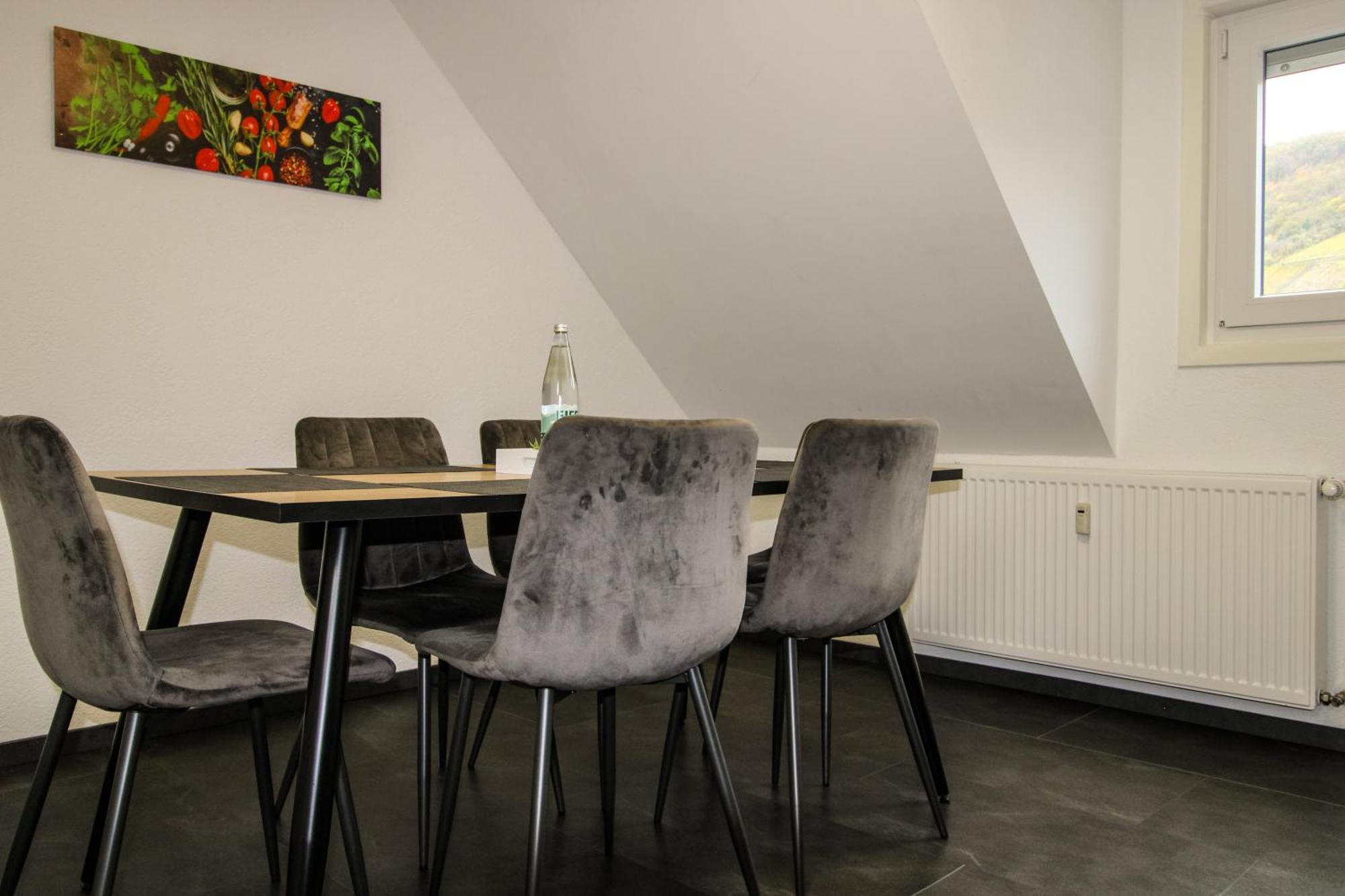 Apartment Sweet Six, Balkon, Netflix, Boxspringbetten, Hochwertiges Bad