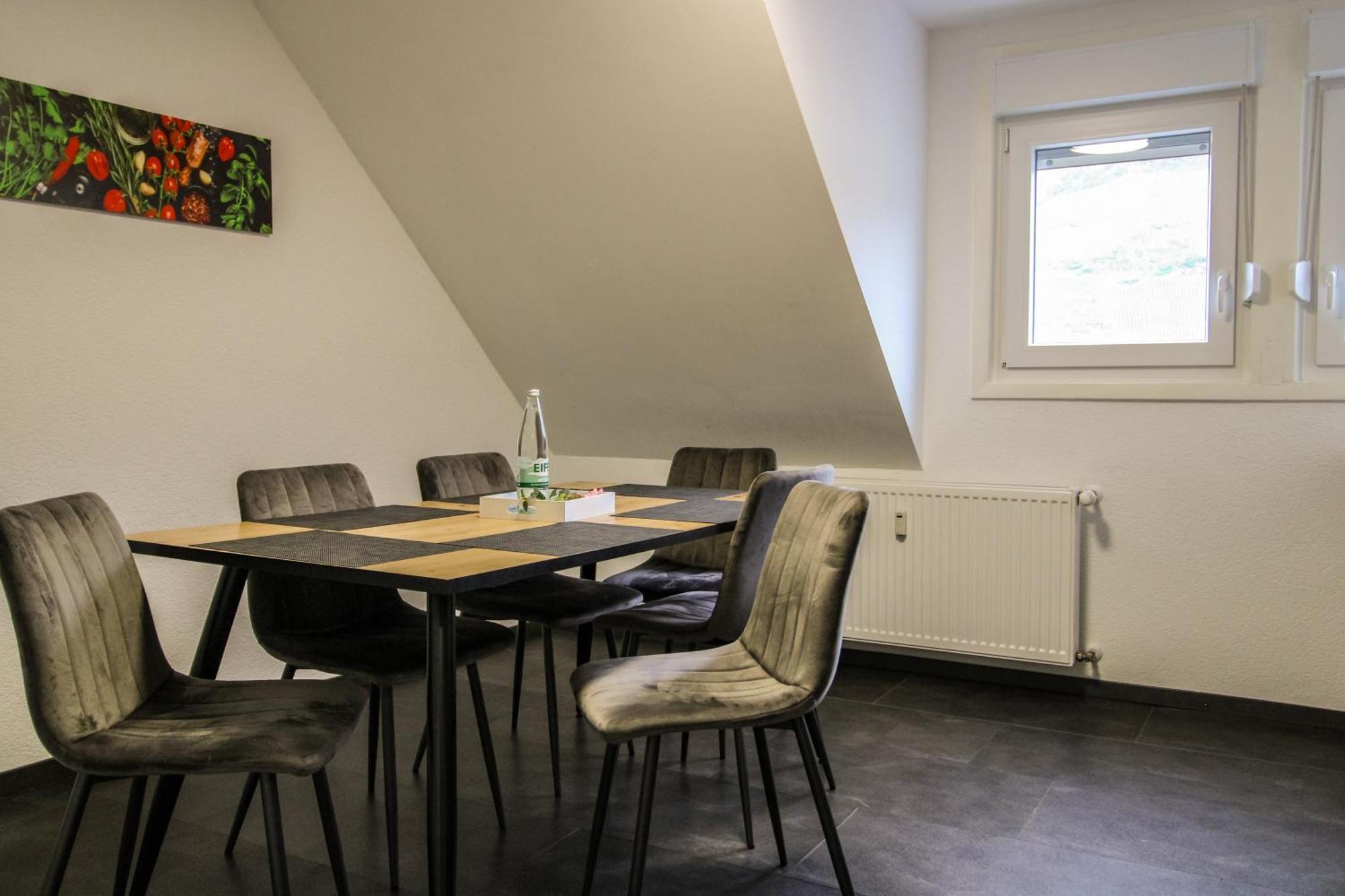 Sweet Six, Balkon, Netflix, Boxspringbetten, Hochwertiges Bad Apartment