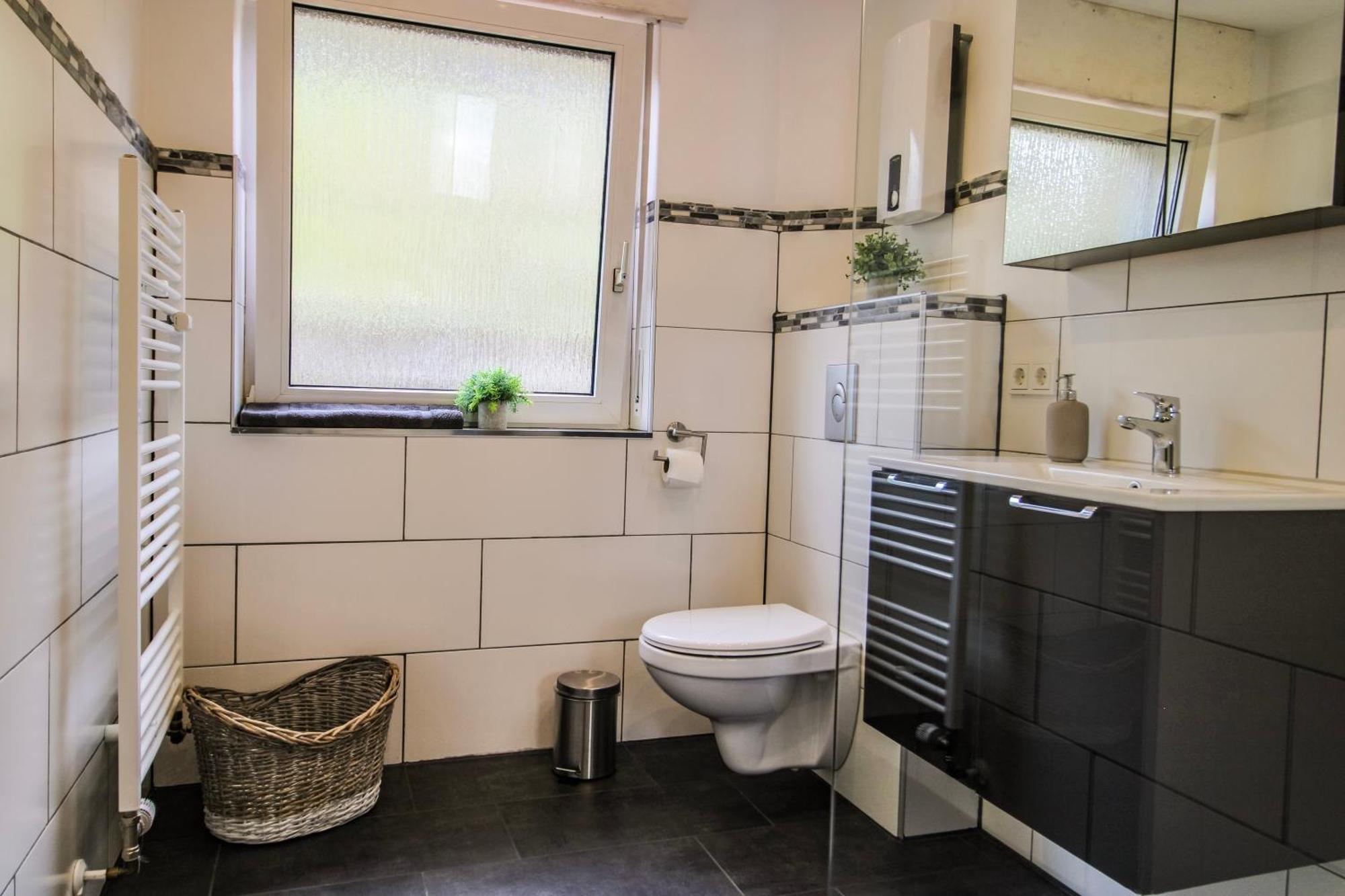 Sweet Six, Balkon, Netflix, Boxspringbetten, Hochwertiges Bad Appartement *